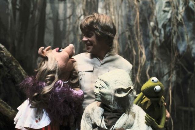 coulisses films cultes (Kermit et Piggy en plein tournage avec Mark Hamill et Yoda)