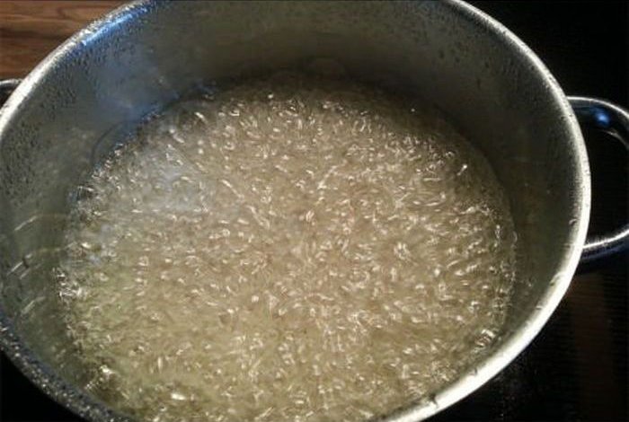 Fabriquer la drogue de Heisenberg (Attendre que la mixture bout, et dés que sa surface commence à jaunir, retirer du feu)