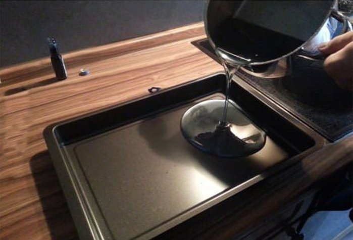 Fabriquer la drogue de Heisenberg (Mettre le tout sur une plaque de cuisson bien lisse)